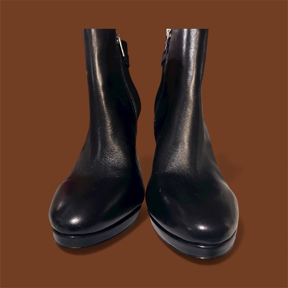 ANTONIO MELANI Sleek Black Ankle Boots